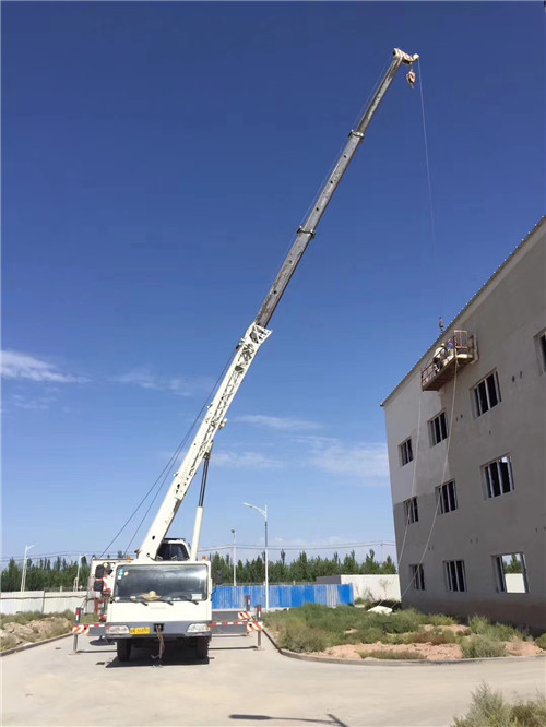 磁县“轻装强干”—— 吊车的 “轻量化臂架” 技术